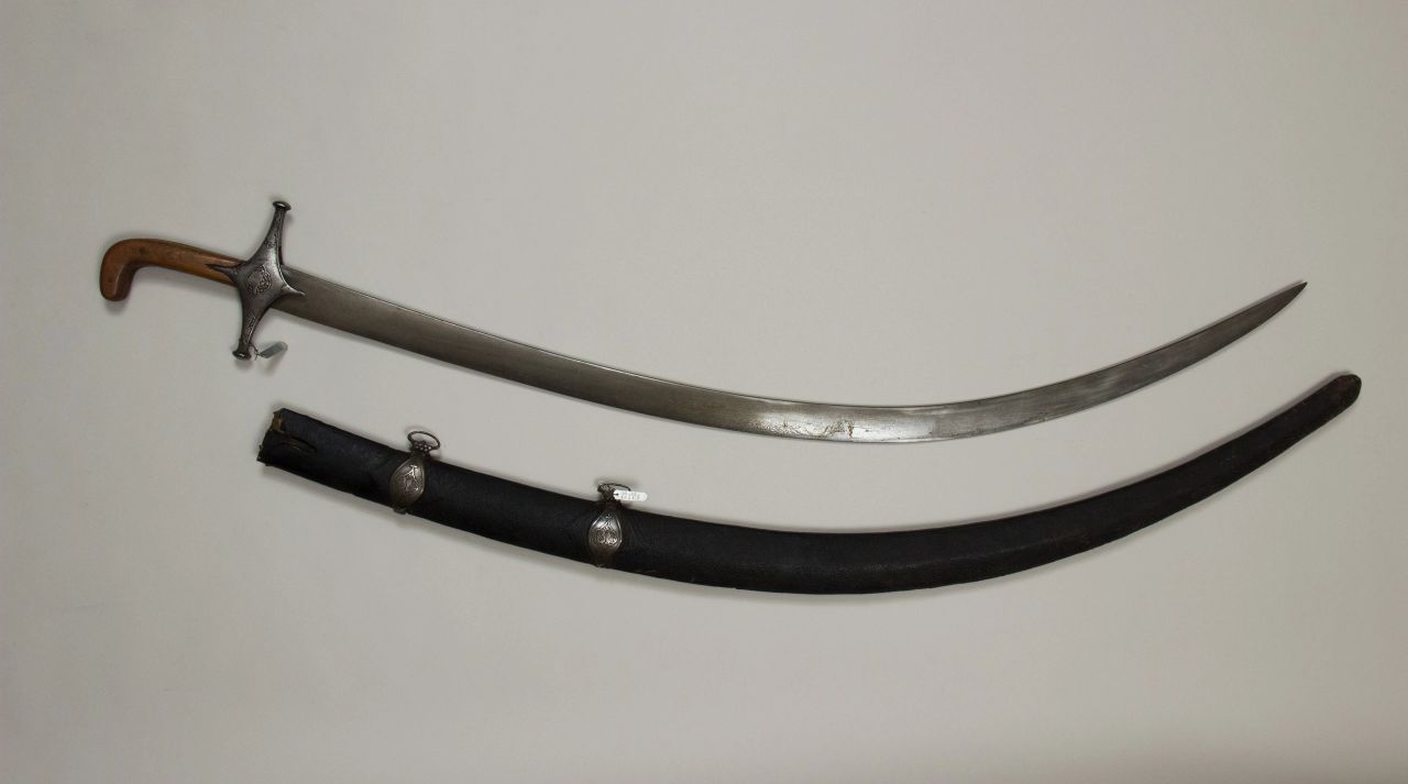 Persian Shamshir — Realizzato da LK Chen