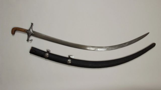 Persian Shamshir — Realizzato da LK Chen